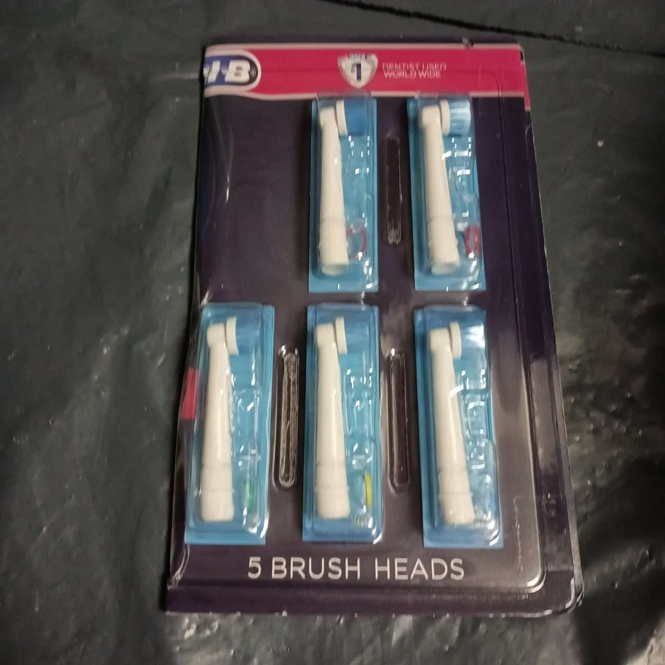 APPROXIMATELY 20 ASSORTED HEALTH & BEAUTY ITEMS INCLUDING KERATIN & BIOTIN SHAMPOO , OZZY OSBBOURNE LIQUID EYESHADOW  AND ORAL B TOOTHBRUSH HEADS 