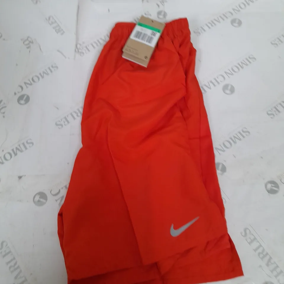 NIKE CASUAL LOGO SHORTS SIZE XL - KIDS