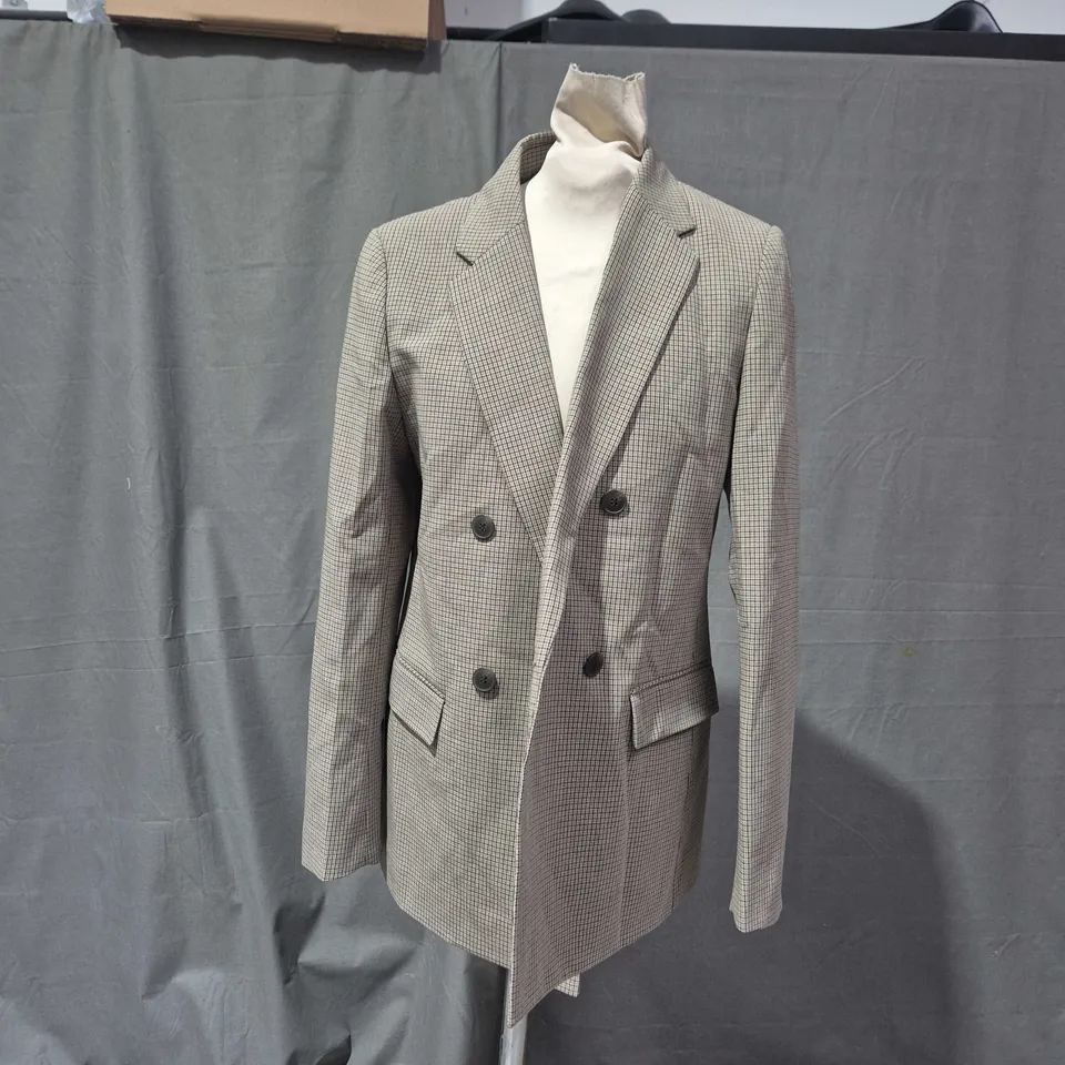 APROXIMATLY 25 ITEMS INCLUDING TOPS,BLAZER,CARDIGEN ECT