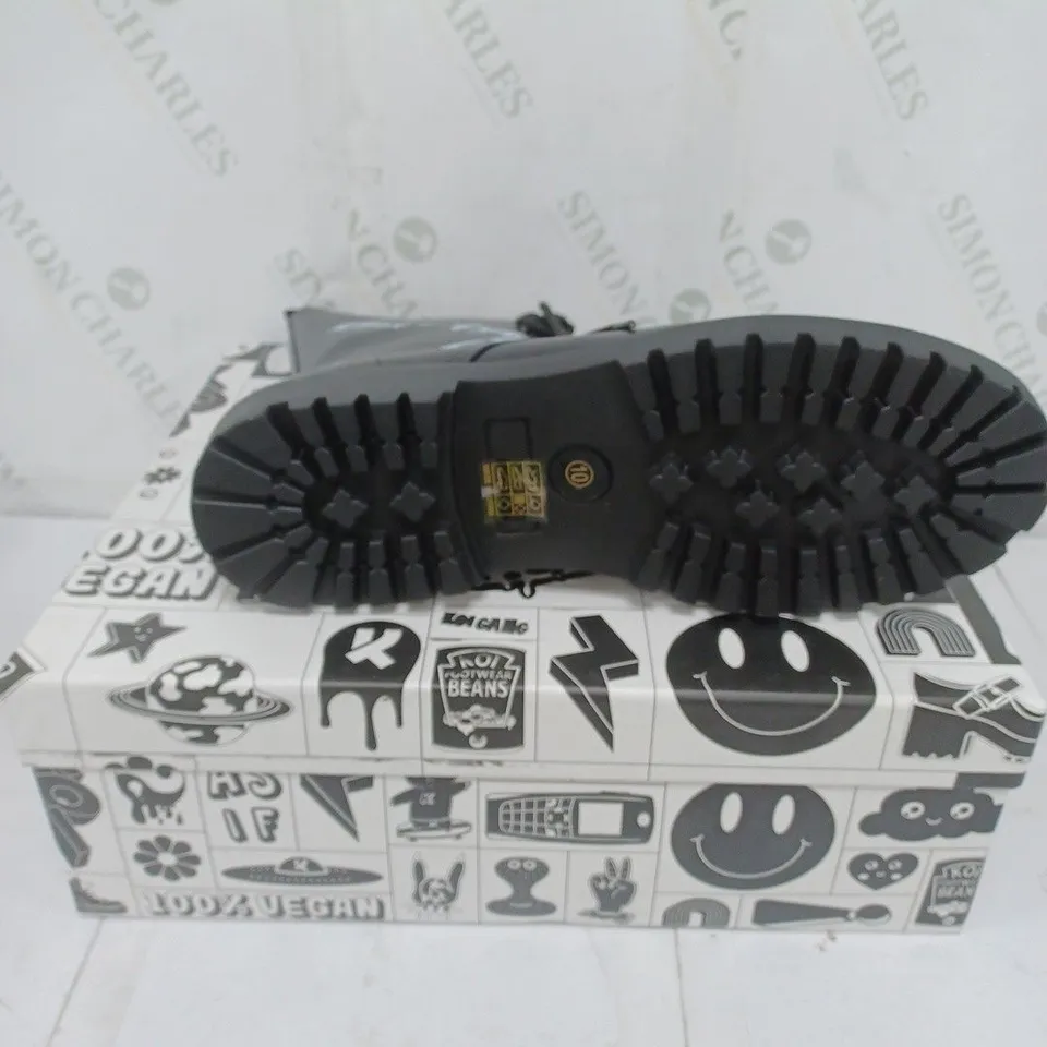 KOI FOOTWEAR MENS BLACK ANIMAL FREE MILITARY BOOTS SIZE 10