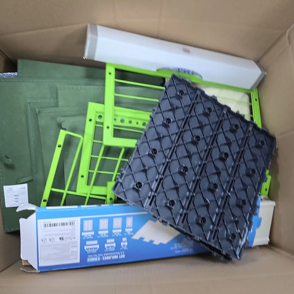 BOX OF APPROXIMATELY 15 ASSORTED HOUSEHOLD ITEMS