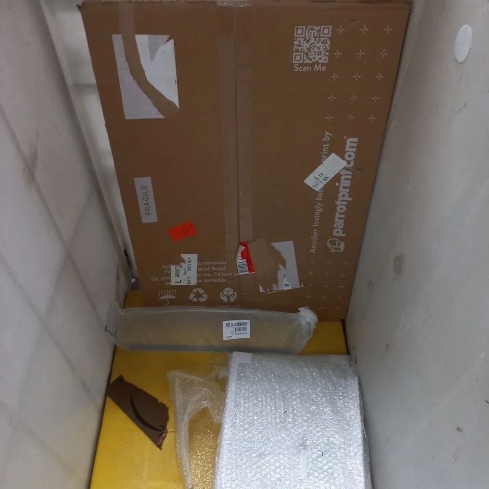 LOT OF ASSORTED ITEMS TO INCLUDE CANDY SPARE PARTS , CLEAR RAMP AND CAR PANEL