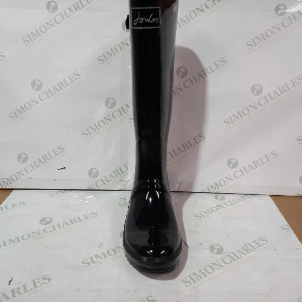 BOXED PAIR OF JOULES FIELD WELLINGTON BOOTS IN GLOSSY BLACK UK SIZE 6
