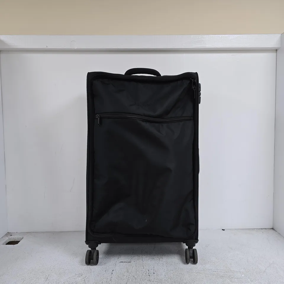 IT LUGGAGE BLACK SUITCASE ON WHEELS