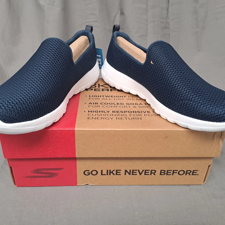 BOXED PAIR OF SKECHERS GO WALK JOY SLIP-ON SHOES IN NAVY UK SIZE 8