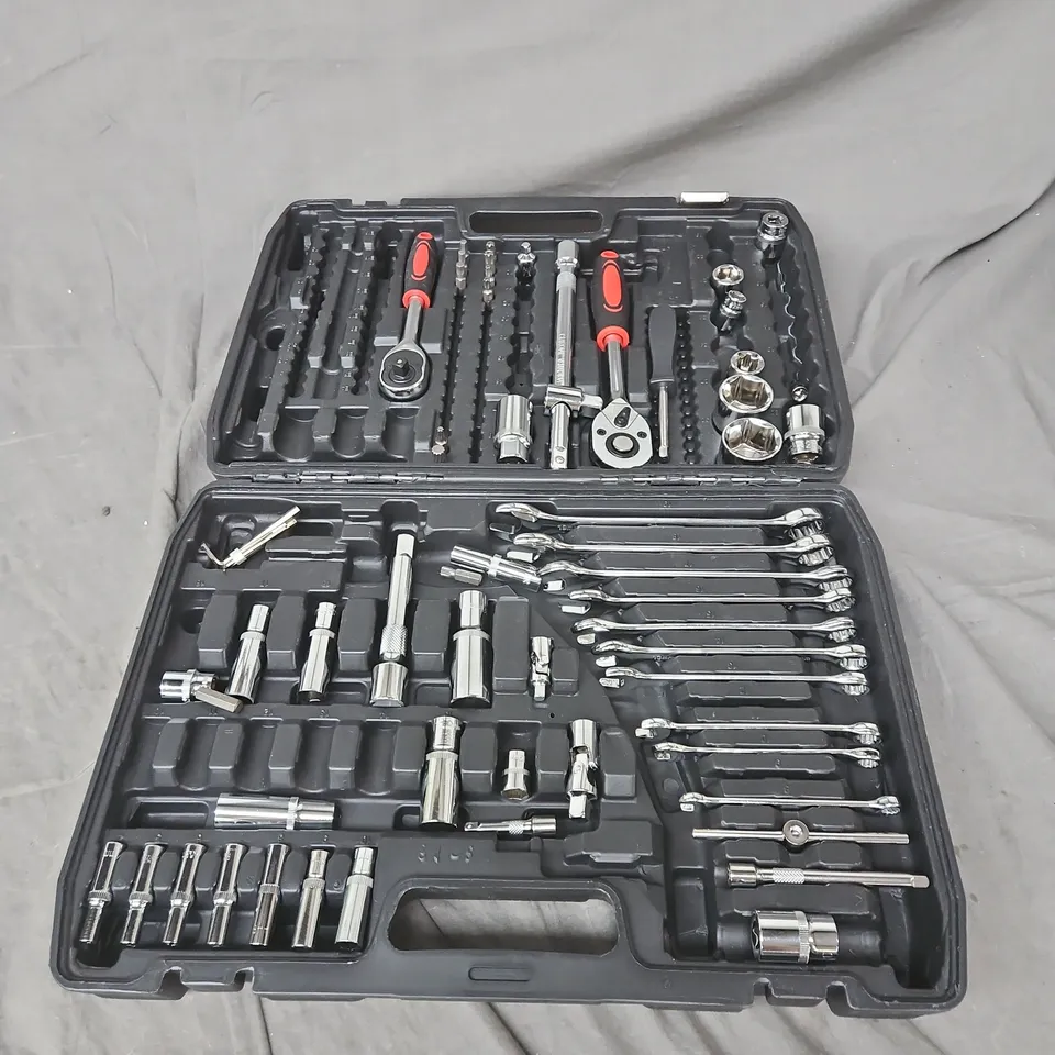 TOOL SET IN CHROME - COLLECTION ONLY