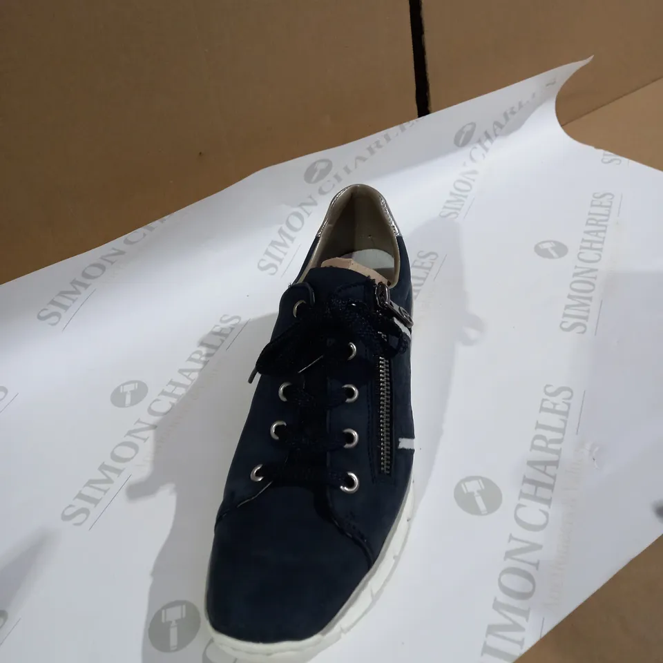 BOXED PAIR OF REIKER WEDGED BLUE TRAINER - SIZE 7.5