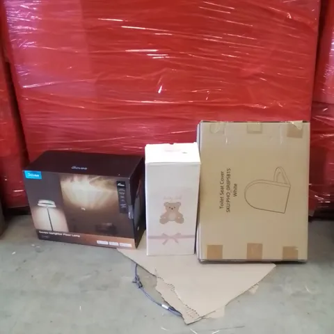 PALLET OF ASSORTED HOUSEHOLD GOODS AND PRODUCTS TO INCLUDE;TOILET SEAT COVER,BABY DOLL,GOVEE FLOOR LAMP
