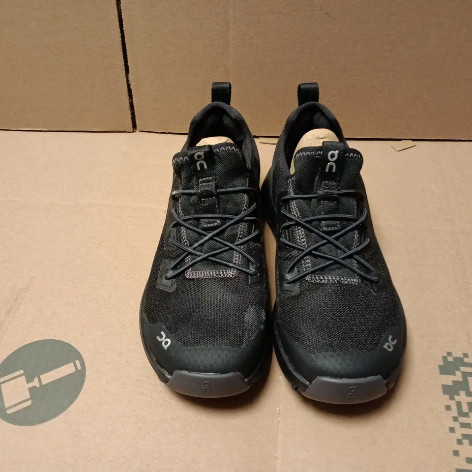 UNBOXED PAIR OF ON CLOUDLEAP KIDS TRAINER IN BLACK - UK K1.5