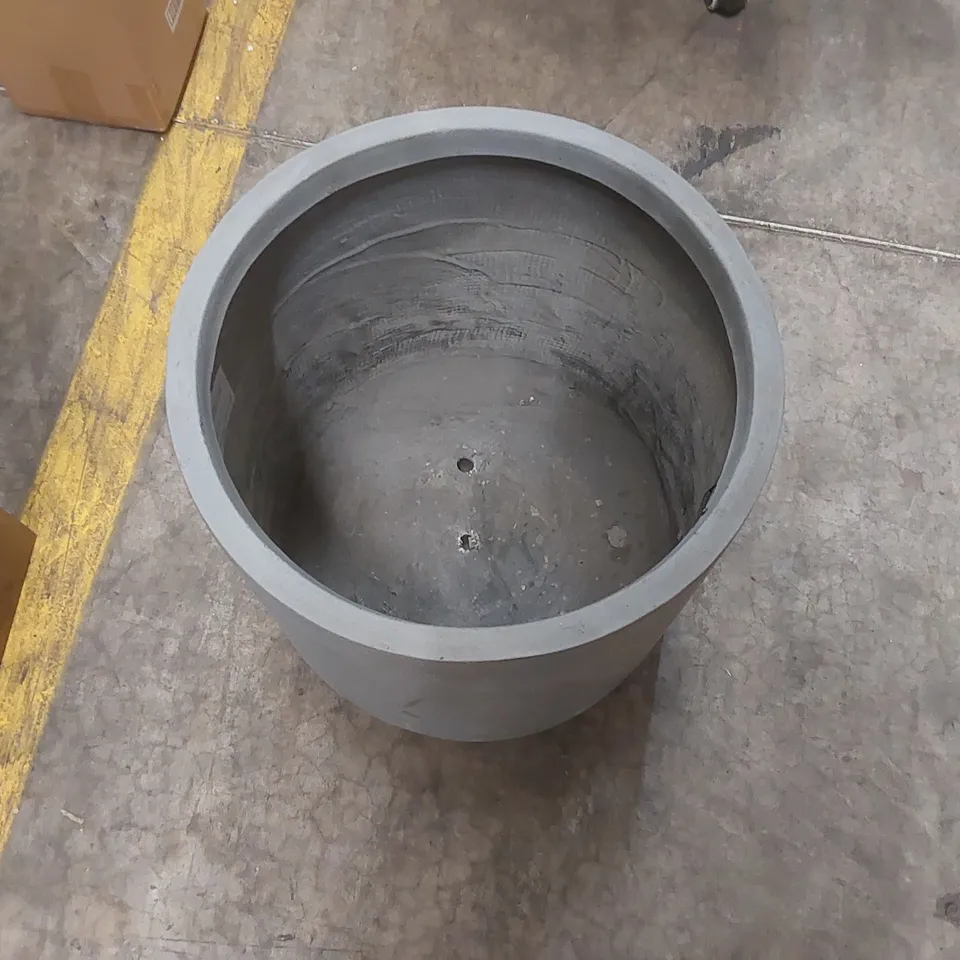 LARGE BROCKWELL PLANTER