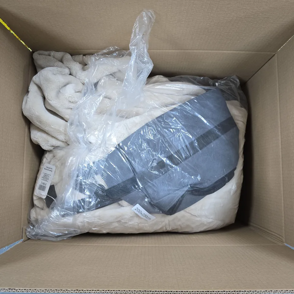 LARGE QUANTITY OF ASSORTED ITEMS TO INCLUDE PADDED JACKET, 3D FRAME PAINTING, FELT TIP PEN SET, ETC - COLLECTION ONLY