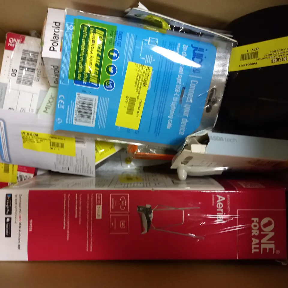 LOT OF APPROXIMATELY 12 ELECTRICAL ITEMS, TO INCLUDE RADIO, LED STRIP, CHARGER, ETC