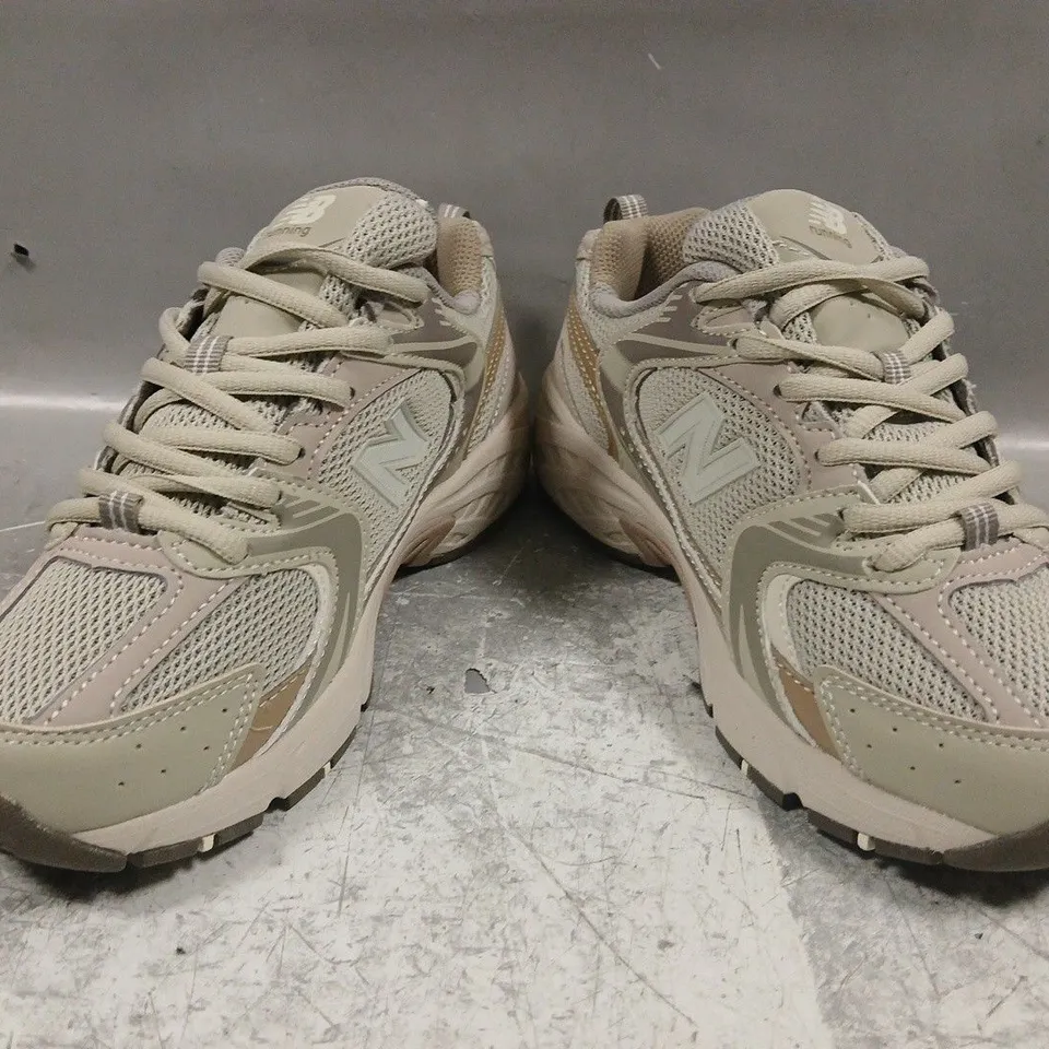 BOXED PAIR OF NEW BALANCE 530 TRAINERS IN STONE/BEIGE/TAN SIZE UK 3.5