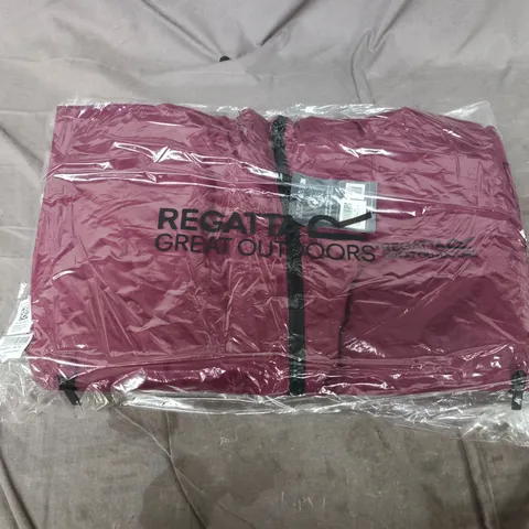 REGATTA GREAT OUTDOORS ADULT CHANGING ROBE – FIG/BLACK, UK S/M