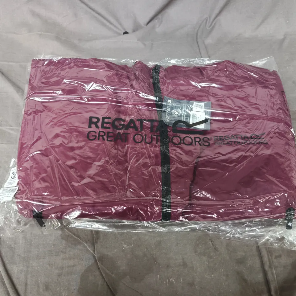 REGATTA GREAT OUTDOORS ADULT CHANGING ROBE – FIG/BLACK, UK S/M