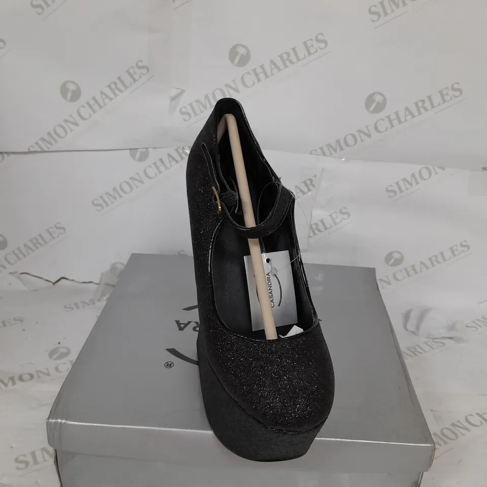 BOXED PAIR OF CASANDRA PLATFORM STRAP SHOE IN BLACK GLITTER SIZE 5