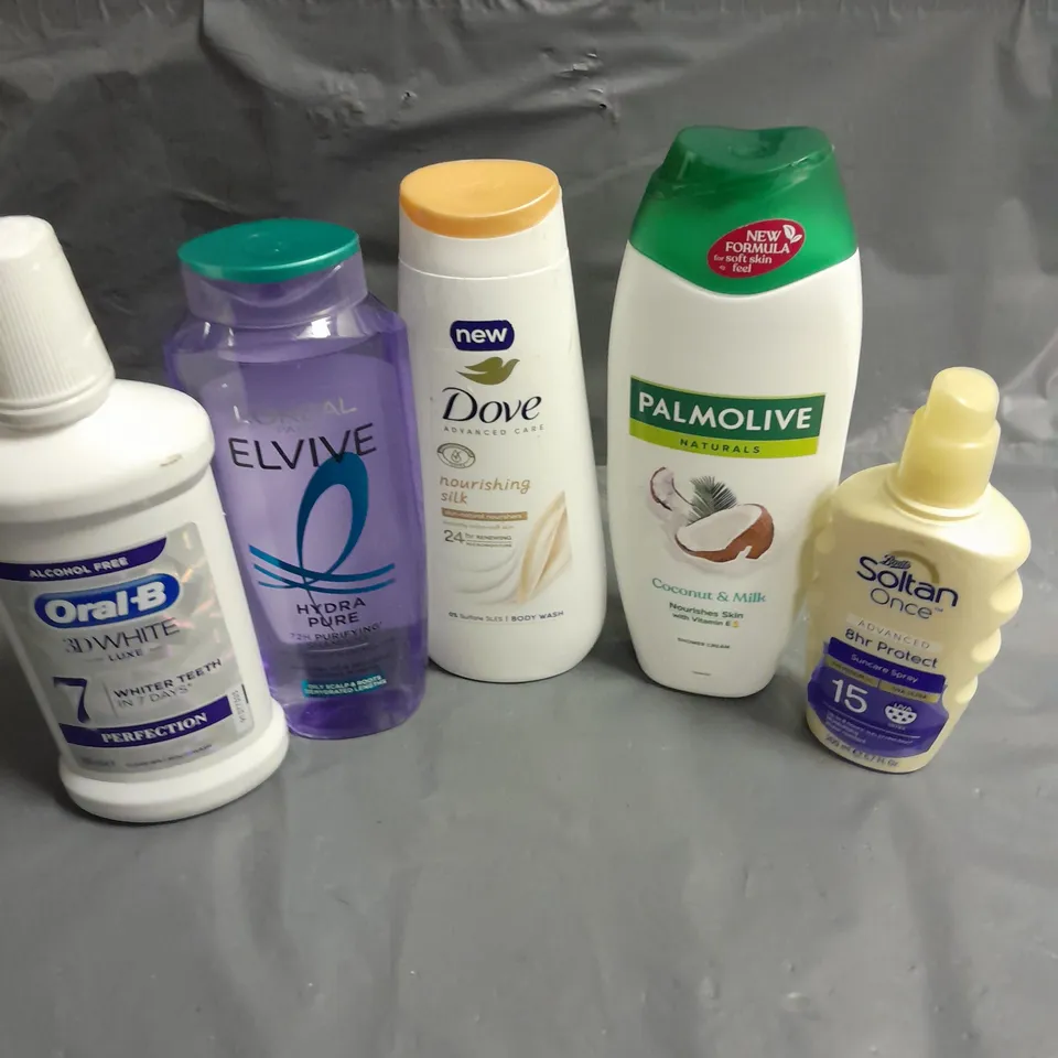 APPROXIMATELY 20 ASSORTED HEALTH & BEAUTY PRODUCTS TO INCLUDE ORAL-B MOUTHWASH, DOVE BODY WASH AND SOLTAN ONCE SUN SCREEN