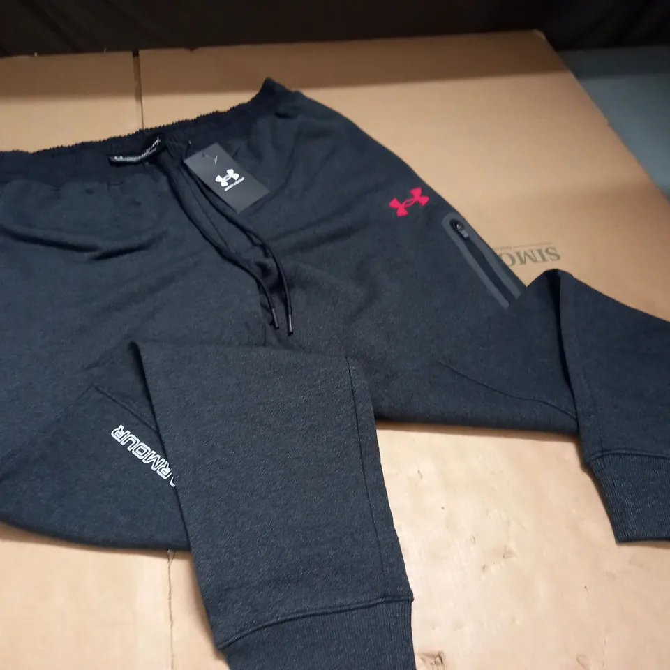 UNDER ARMOUR GREY JOGGERS - LG