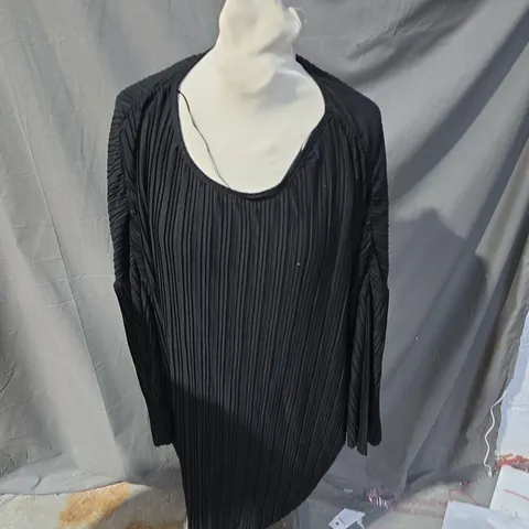 WASABI CONCEPT WOMEN'S BLACK PLEATED TOP – SIZE M