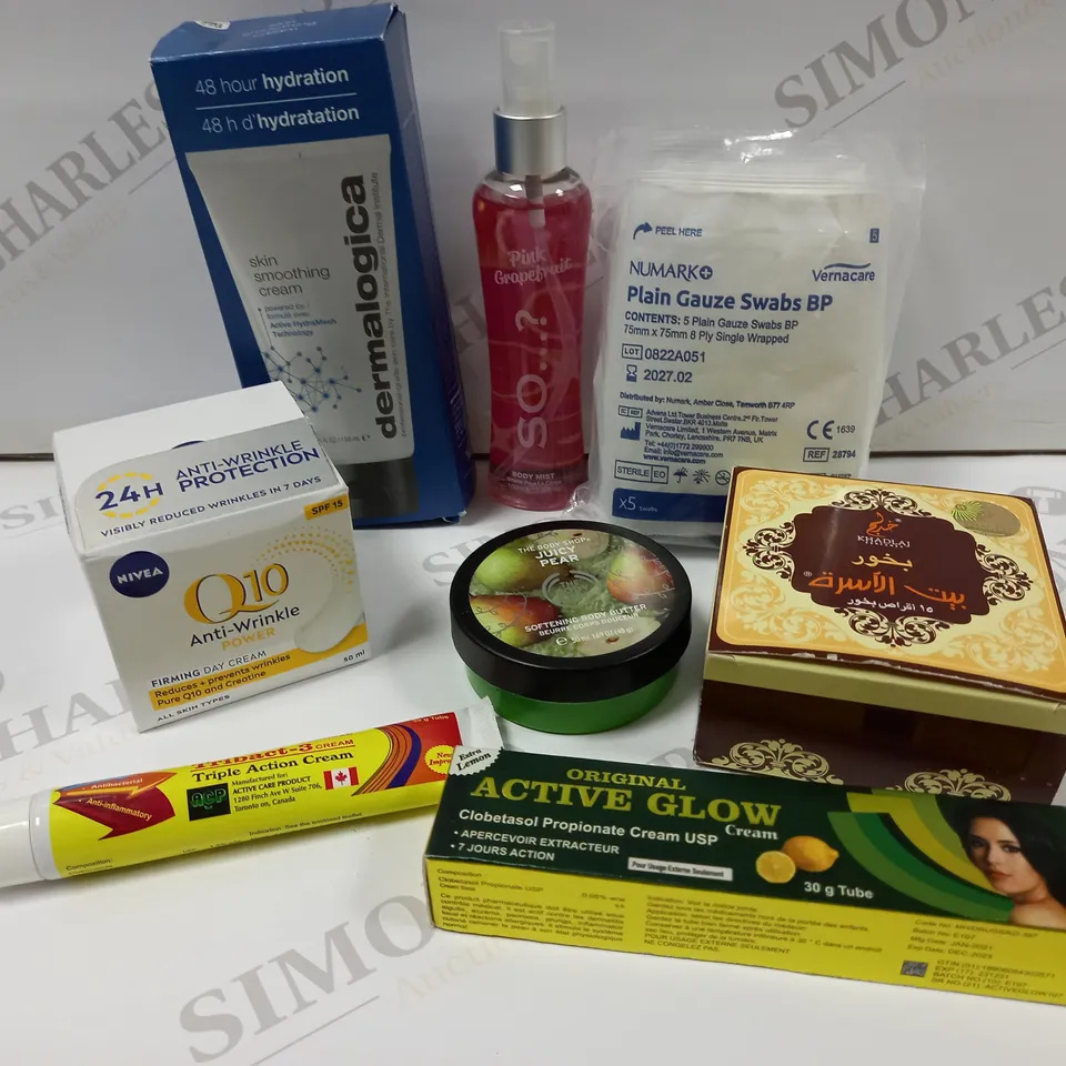 BOX OF APPROX 20 COSMETIC ITEMS TO INCLUDE DERMALOGICA SMOOTHING CREAM, NIVEA Q10 ANTI WRINKLE CREAM, NUMARK PLAIN GAUZE