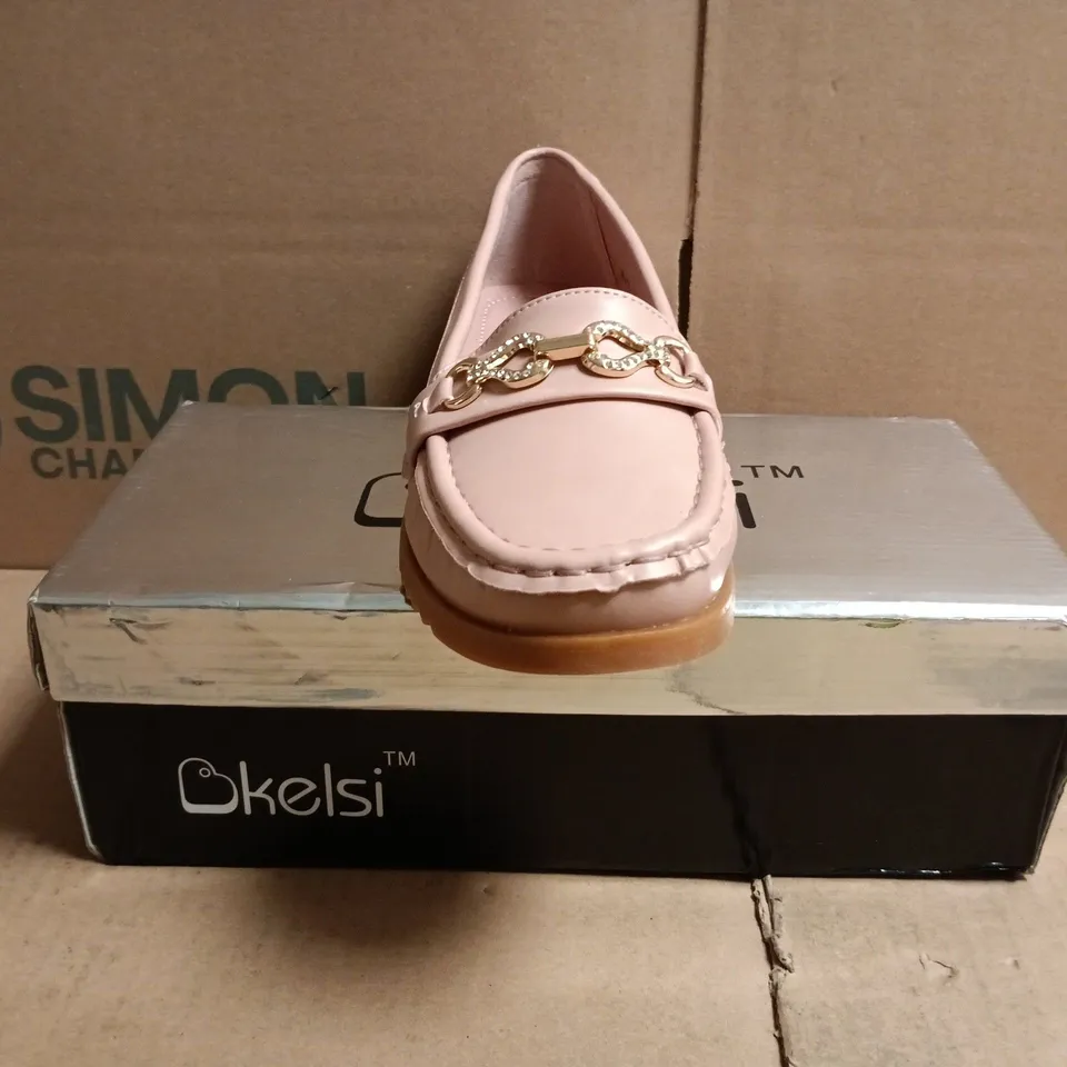 BOXED PAIR OF KELSI LOAFERS IN PINK SIZE 6