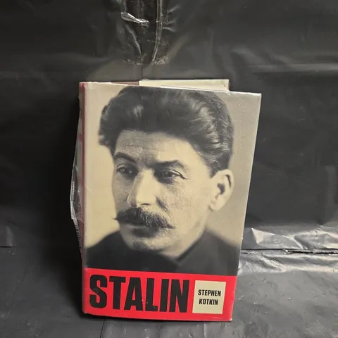STAHLIN BY STEPHEN KOTKIN (VOLUME 1)