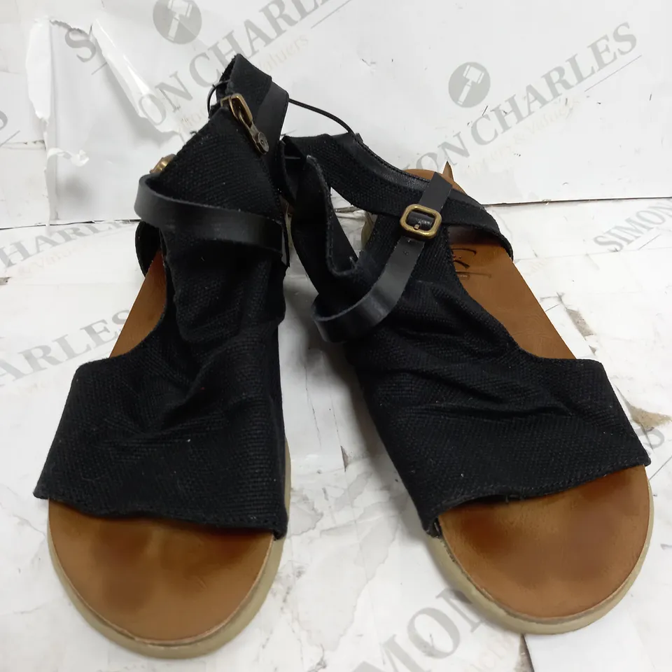 BLOWFISH MALIBU BURNSIDE FLAT SANDAL SIZE 6
