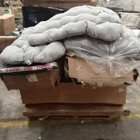 PALLET OF ASSORTED INCOMPLETE GARDEN & OUTDOOR FURNITURE PARTS AND PIECES 