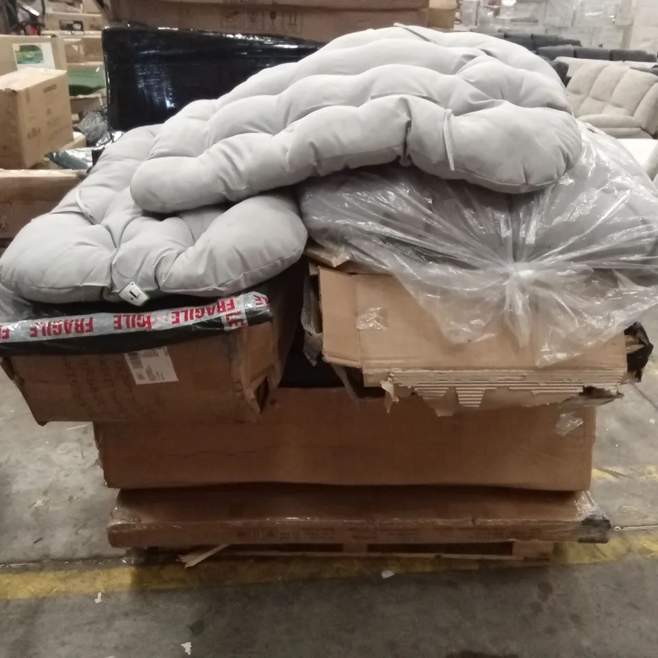 PALLET OF ASSORTED INCOMPLETE GARDEN & OUTDOOR FURNITURE PARTS AND PIECES