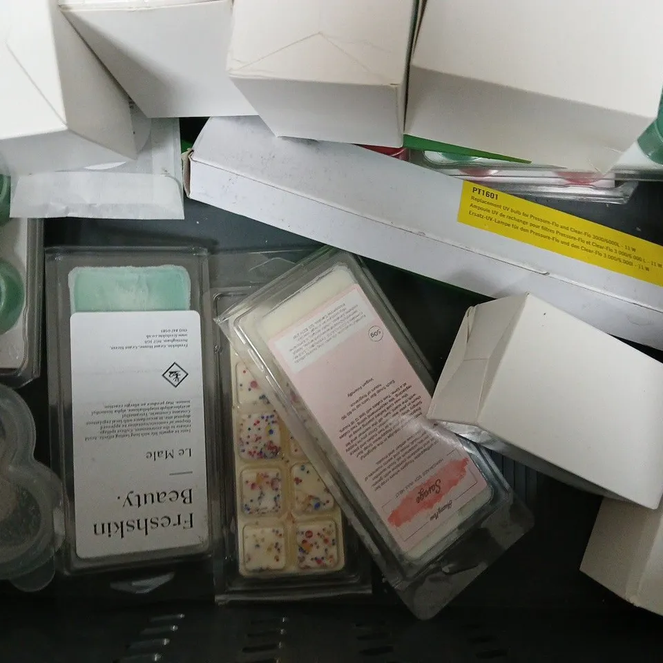 APPROXIMATELY 10 ASSORTED ITEMS TO INCLUDE - YANKEE CANDLE , SEA SHELL WAX , ONLY FOR YOU ETC