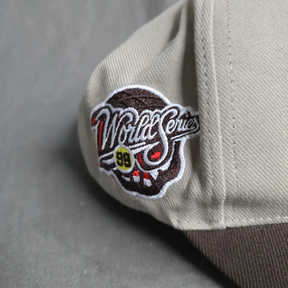 NEW ERA NEW YORK YANKIES WORLD SERIES 98 CAP IN STONE - UK 40