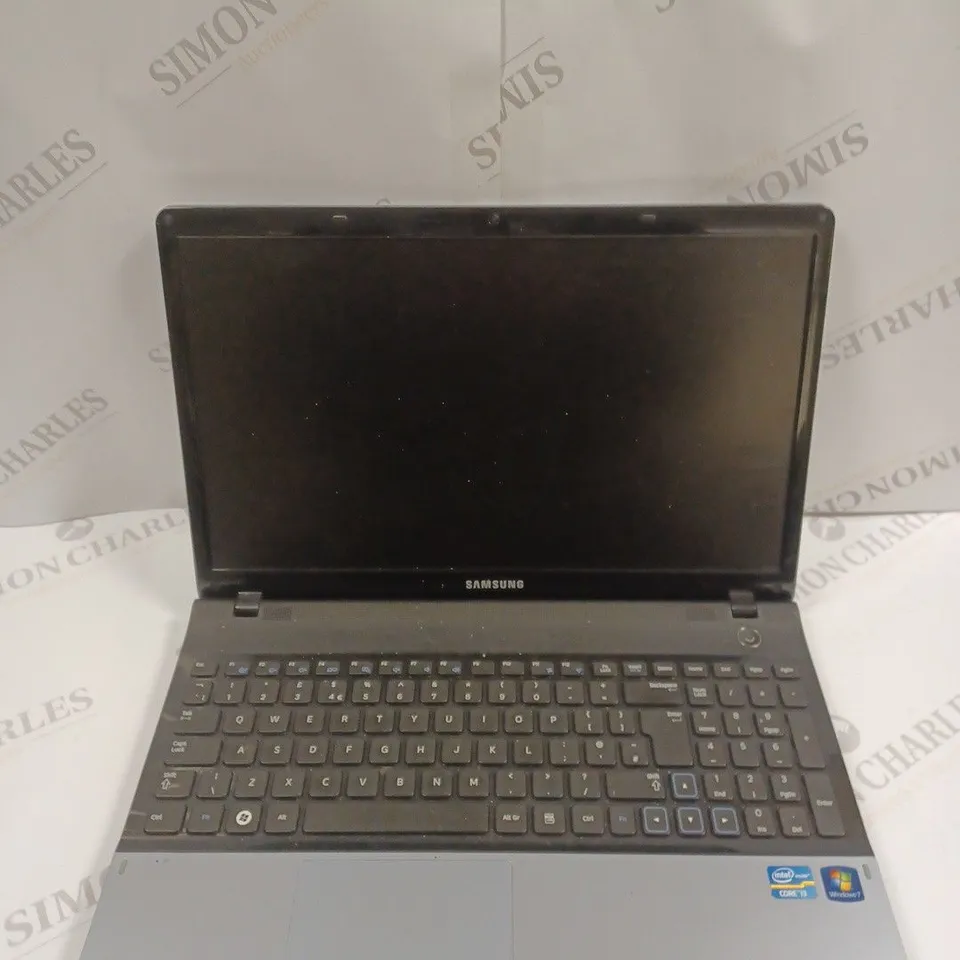 SAMSUNG 300E LAPTOP 