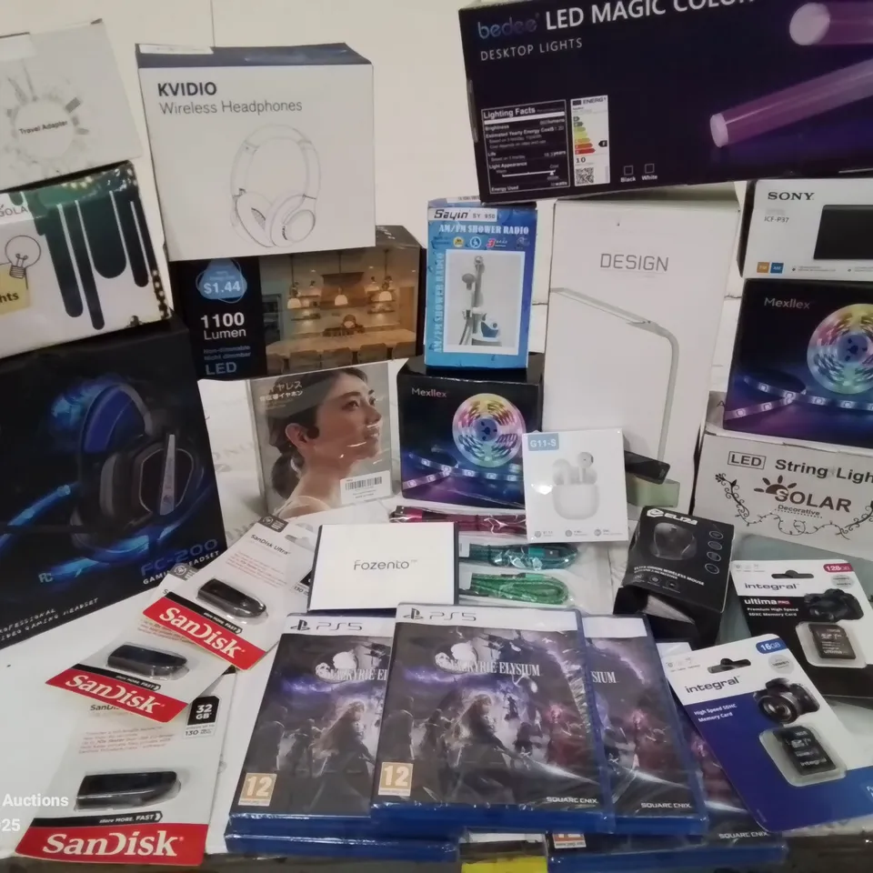 BOX CONTAINING LARGE AMOUNT OF BOXED ELECTRICAL ITEMS TO INCLUDE: LED MAGIC LAMPS, PS5 GAMES, GAMING HEADPHONES, MEMORY CARDS, USB STICKS, LED LIGHT STRIPS ETC.