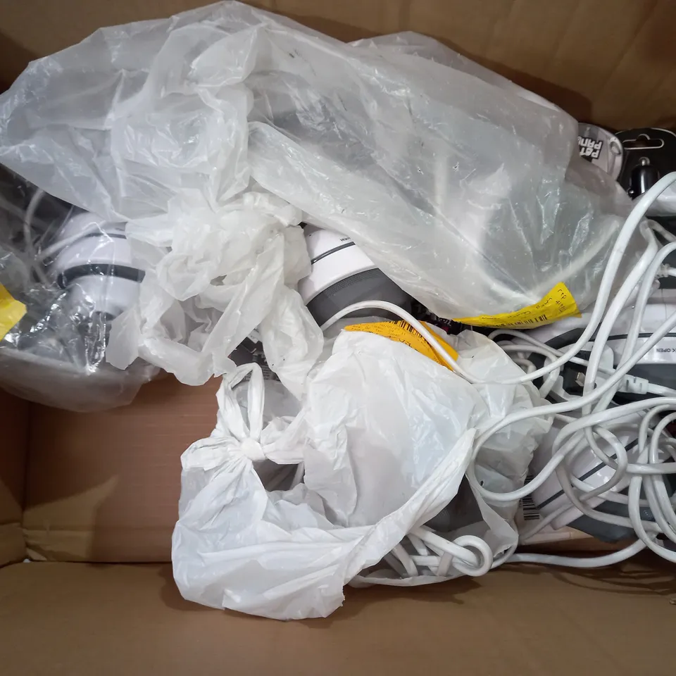 BOX OF APPROX 5 ASSORTED ITEMS TO INCLUDE - PATCH PANDA USB CHARGER FOR CAR - HOMEDICS HANDHELD SHIATSU MASSAGER 