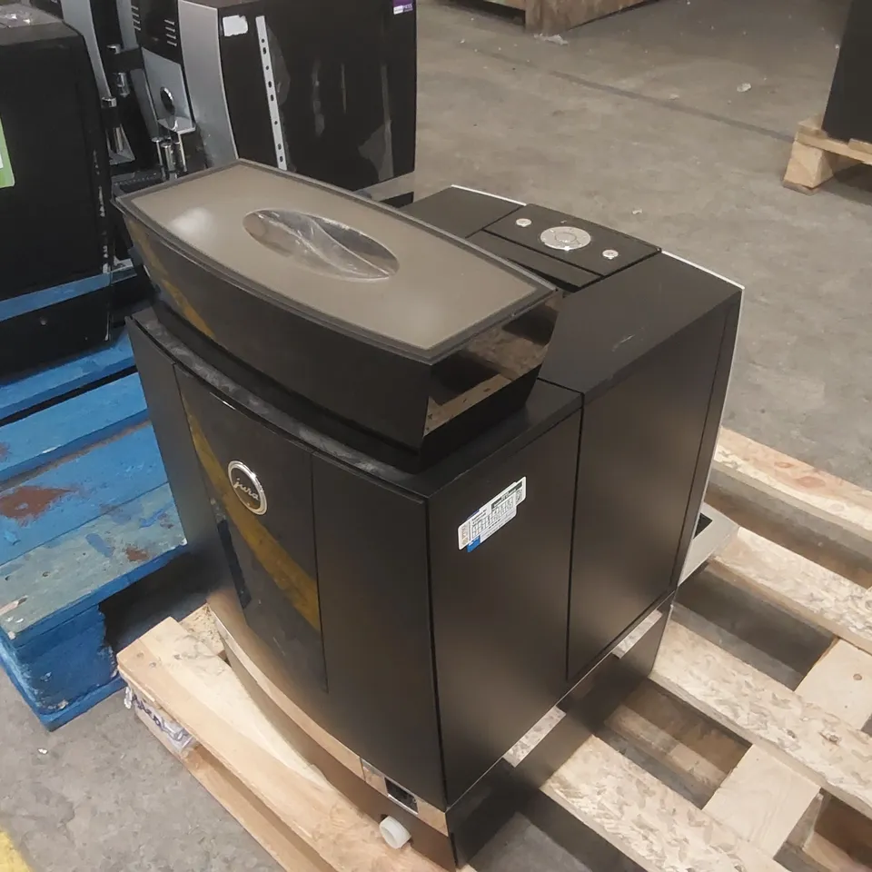 JURA GIGA COMMERCIAL COFFEE MACHINE 
