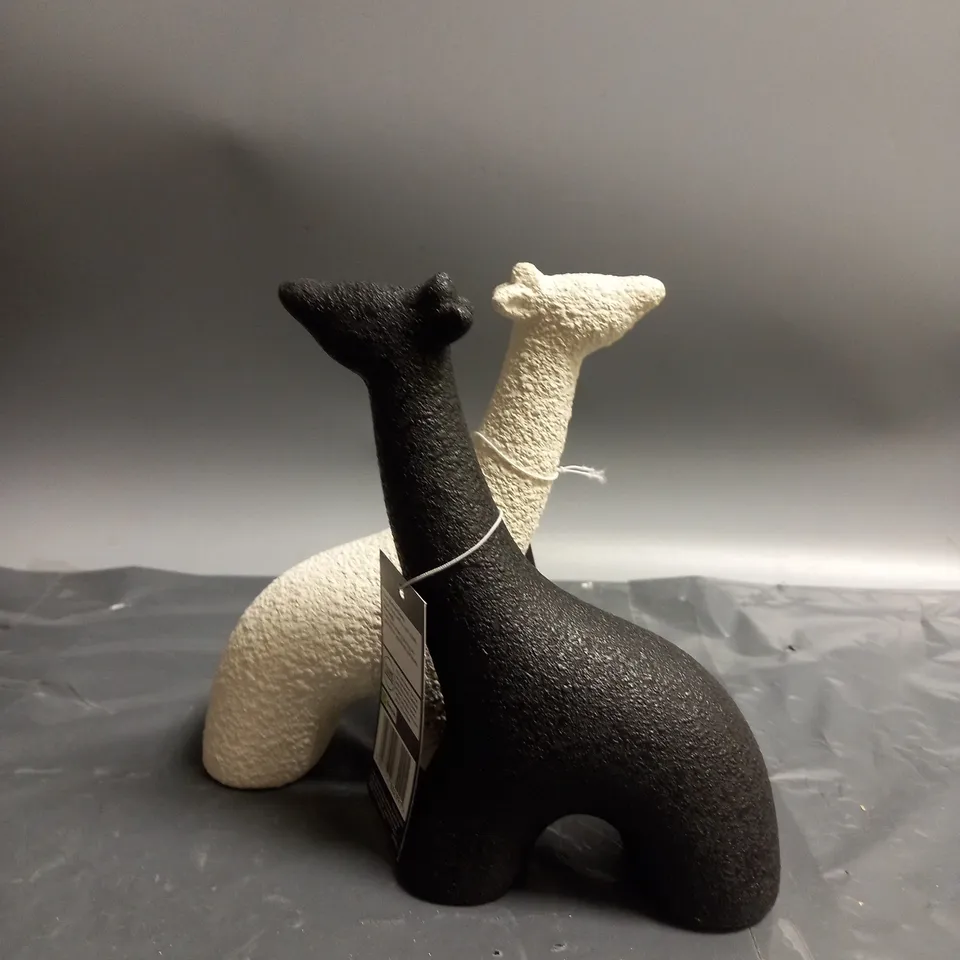 GEORGE HOME MIXED ANIMAL DECOR 2 ELEPHANT IN WHITE, 2 IN BLACK, 2 GIRAFFE IN WHITE AND 2 IN BLACK 