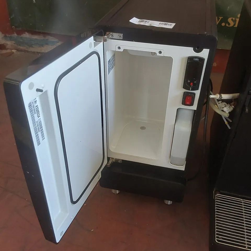 FRANKE A600 SWISS MADE COMMERCIAL COFFEE MACHINE WITH CLEANMASTER MILK CHILLER