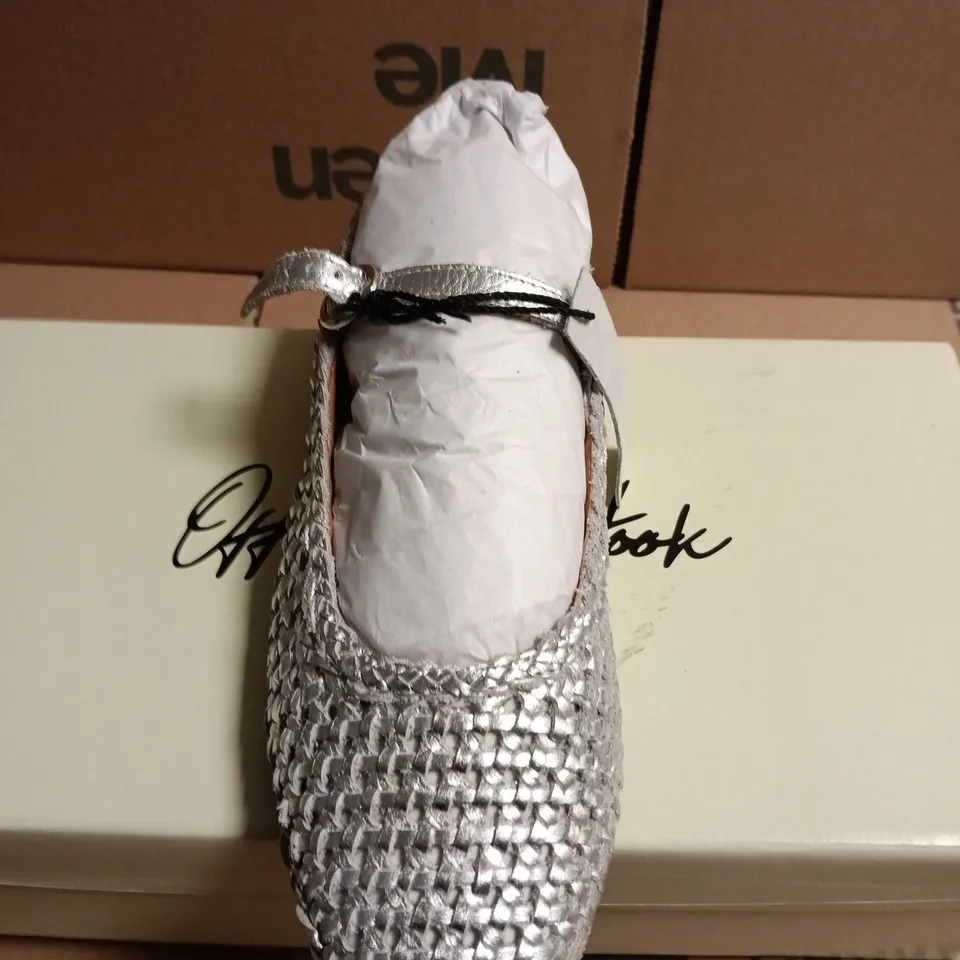 OFF THE HOOK LONDON REGENT SILVER WOVEN FLATS - UK SIZE 3 