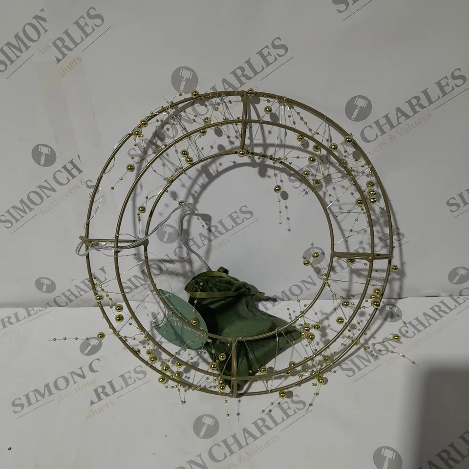 BOXED SARA DAVIES PRE-LIT DECORATIVE BEADED WREATH 