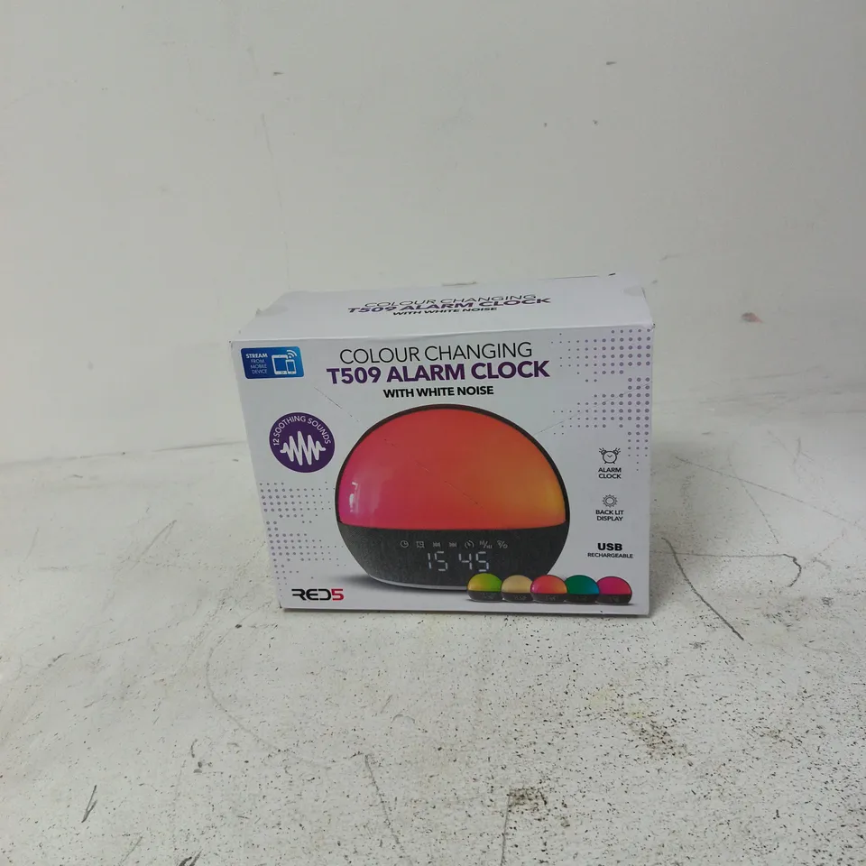 CAGE OF APPROXIMATELY 30 ASSORTED HOUSEHOLD ITEMS TO INCLUDE: COLOUR CHANGING T509 ALARM CLOCK