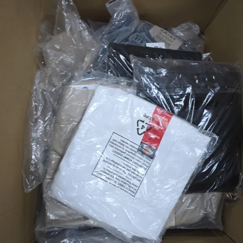 LARGE BOX OF APPROX 30 ASSORTED CLOTHING ITEMS 