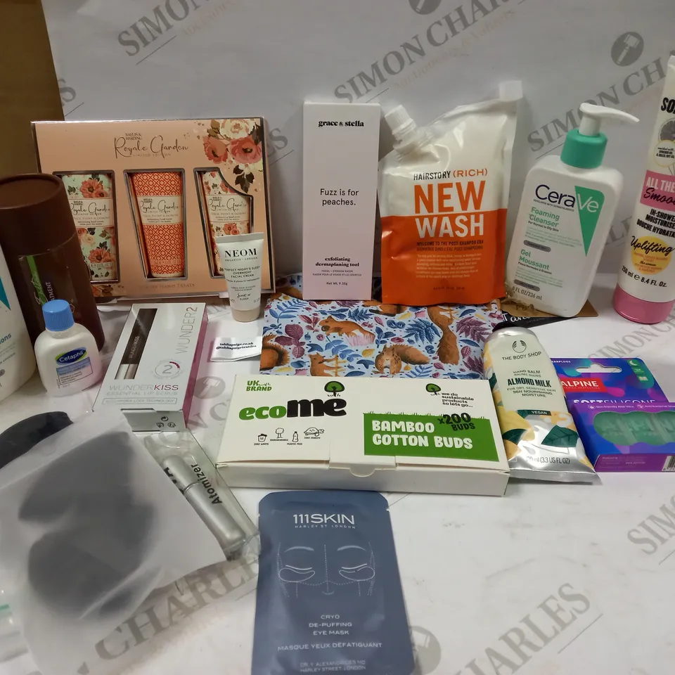 LOT OF ASSORTED HEALTH AND BEAUTY ITEMS APPROX. 30 ITEMS 