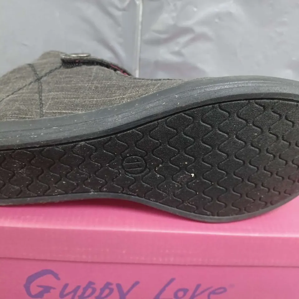 6 BOXED GUPPY LOVE VELCRO WEDGE SHOES IN TEXTILE GREY - EU 43