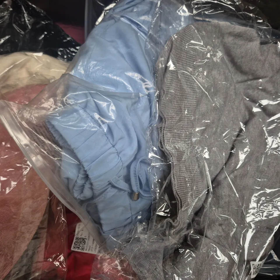 APPROXIMATELY 25 ASSORTED CLOTHING AND FASHION PRODUCTS IN VARIOUS STYLES AND SIZES - COLLECTION ONLY