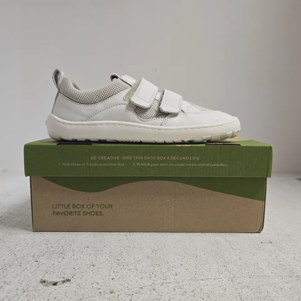 BOXED PAIR OF FRODDO KID'S TRAINERS IN WHITE SIZE EU 34