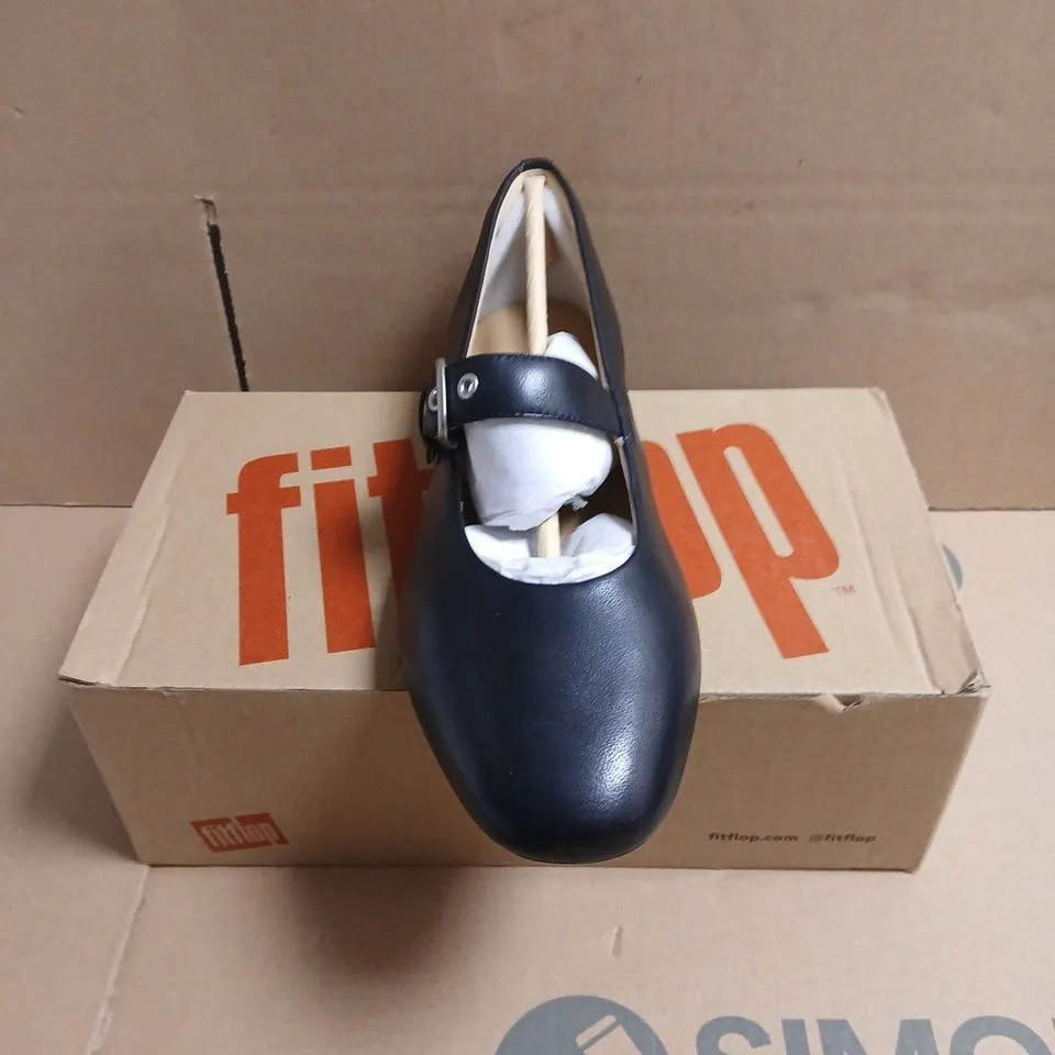 BOXED PAIR OF FITFLOP DELICATO LEATHER MARY JANE SHOES – NAVY, UK 6.5