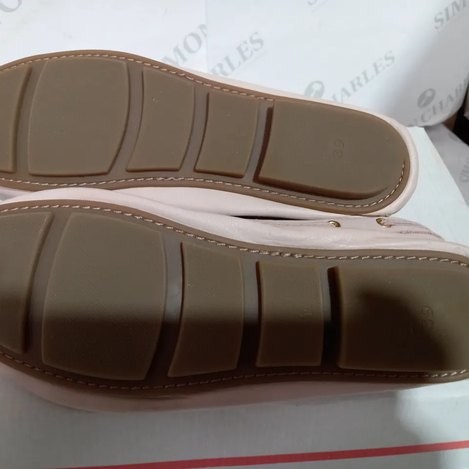 BOXED PAIR OF MODA DUSTY PINK LOAFER - SIZE 6
