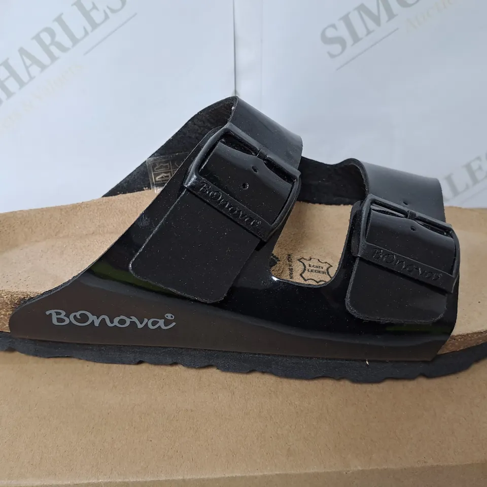 BONOVA BLACK SANDALS SIZE 5