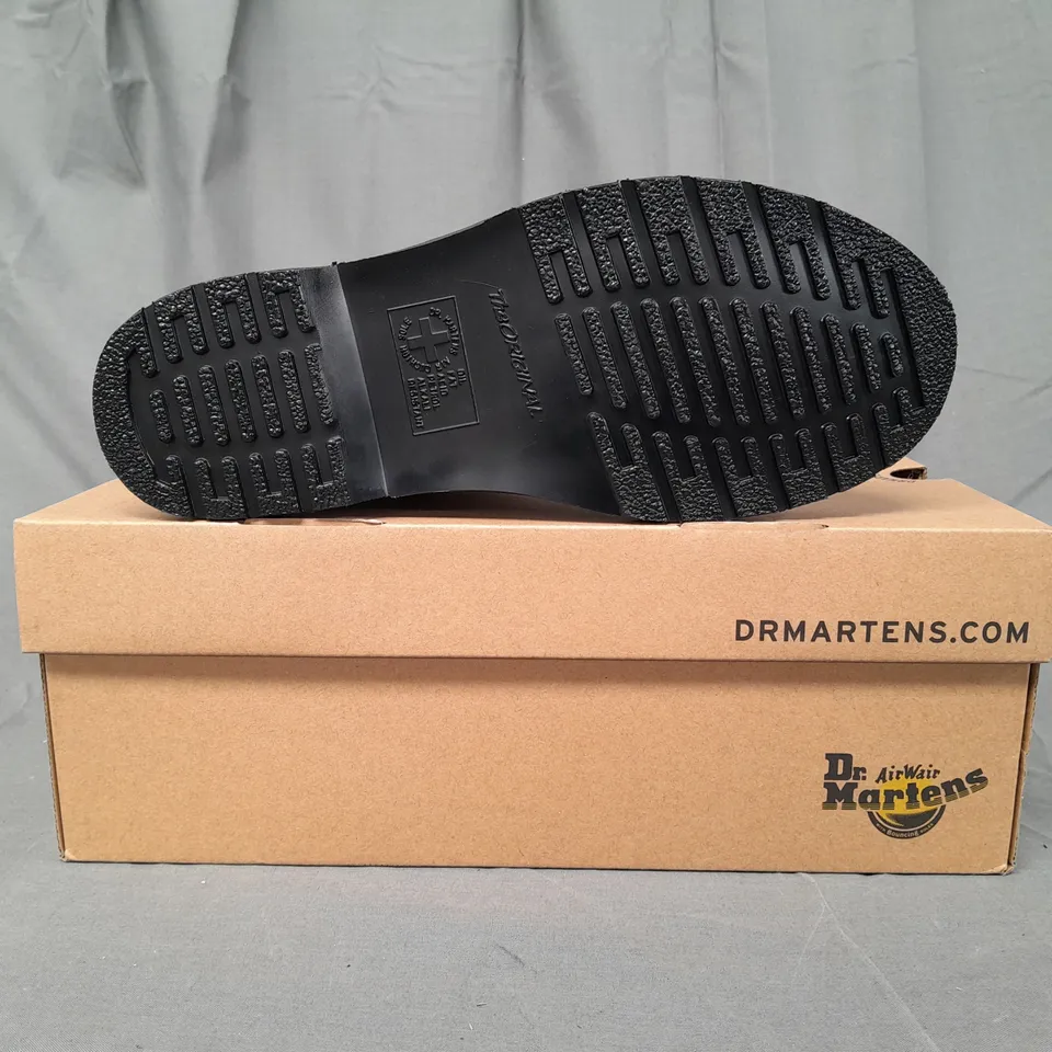 BOXED PAIR OF DR MARTENS 1460 ANKLE BOOTS IN GREY UK SIZE 6