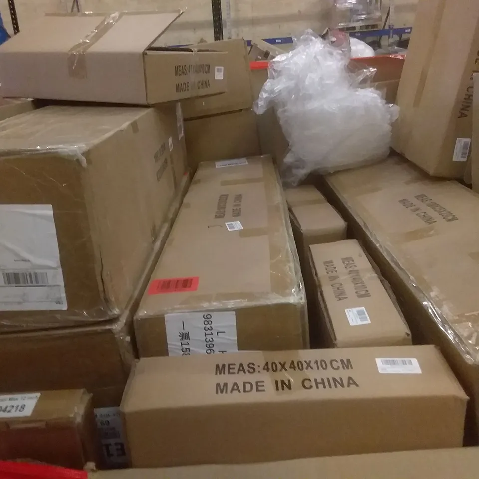 PALLET OF ASSORTED ITEMS INCLUDING LOKIPA CHRISTMAS WREATHS, CHRISTMAS TREES, SHELF-OMNI TOOL MAX 12"